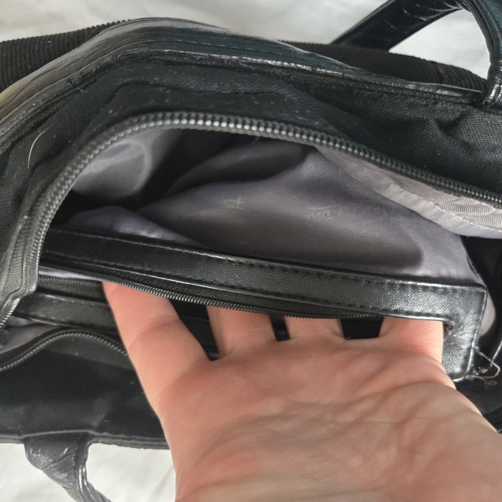 Nostalgic Y2K Thirty-One Black Corduroy Bag with "L"  Monogram - Picture 7 of 11